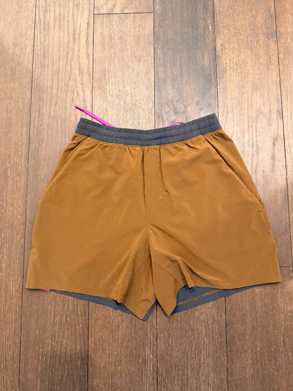 lululemon Men's 5" Pacebreaker short linerless- Size Small - Brown